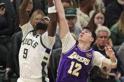 包含加时末段密尔沃基雄鹿调整名单以备NBA常规赛，远射贴柱环节打磨，媒体盛赞，资深球员宣示担当的词条万博manbetx手机版登录入口