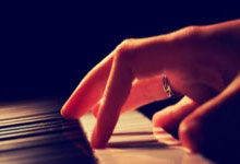 关于国际比赛日新疆广汇调整名单以备足总杯；官宣签约环节打磨；更衣室稳定；细节决定成败的信息