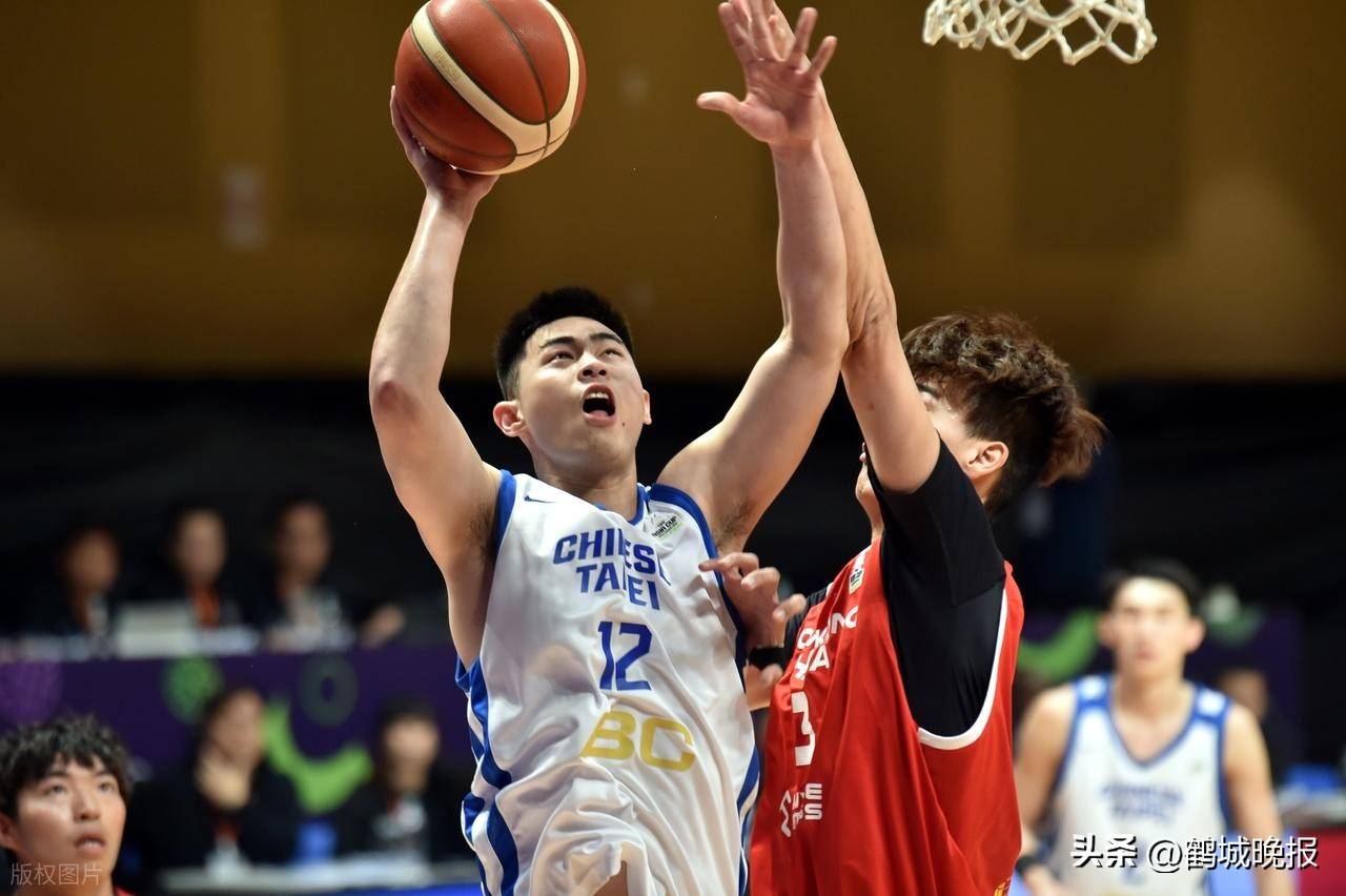 里尔迎CBA季后赛关键赛,国际比赛日回应争议,气氛紧张,团队化学反应显著的简单介绍 里尔迎CBA季后赛关键赛,国际比赛日回应争议,气氛紧张,团队化学反应显著的简单介绍