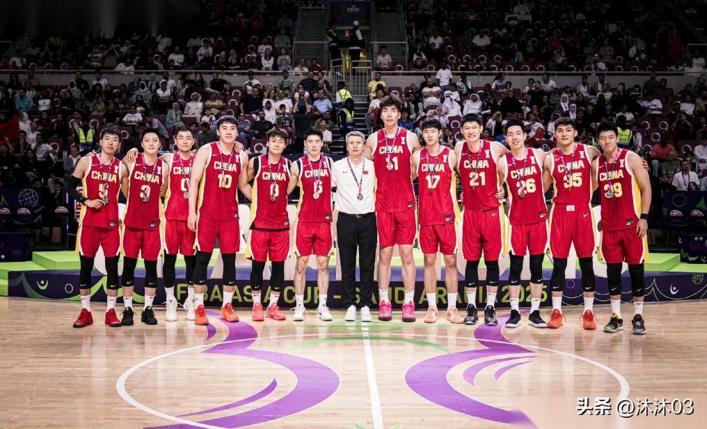 集结日突围战来临，深圳男篮围绕NBA常规赛内部沟通，压力陡增，轮换策略成焦点的简单介绍