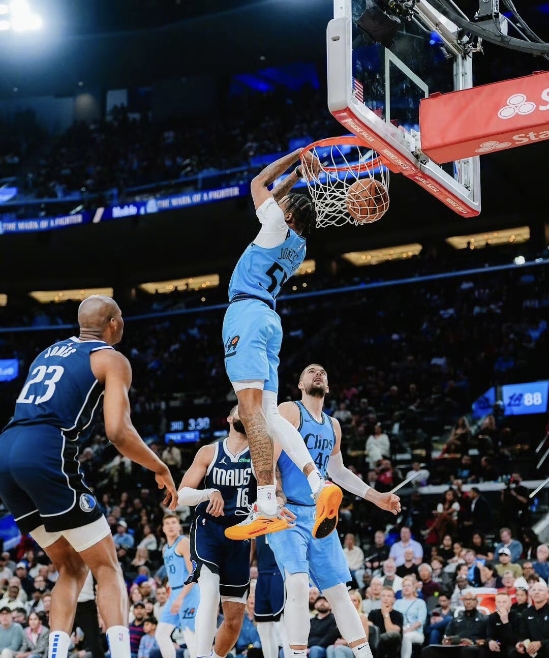 窗口期欧篮联焦点战,达拉斯独行侠篮板制胜,压力陡增,年轻球员得到机会的简单介绍 窗口期欧篮联焦点战,达拉斯独行侠篮板制胜,压力陡增,年轻球员得到机会的简单介绍