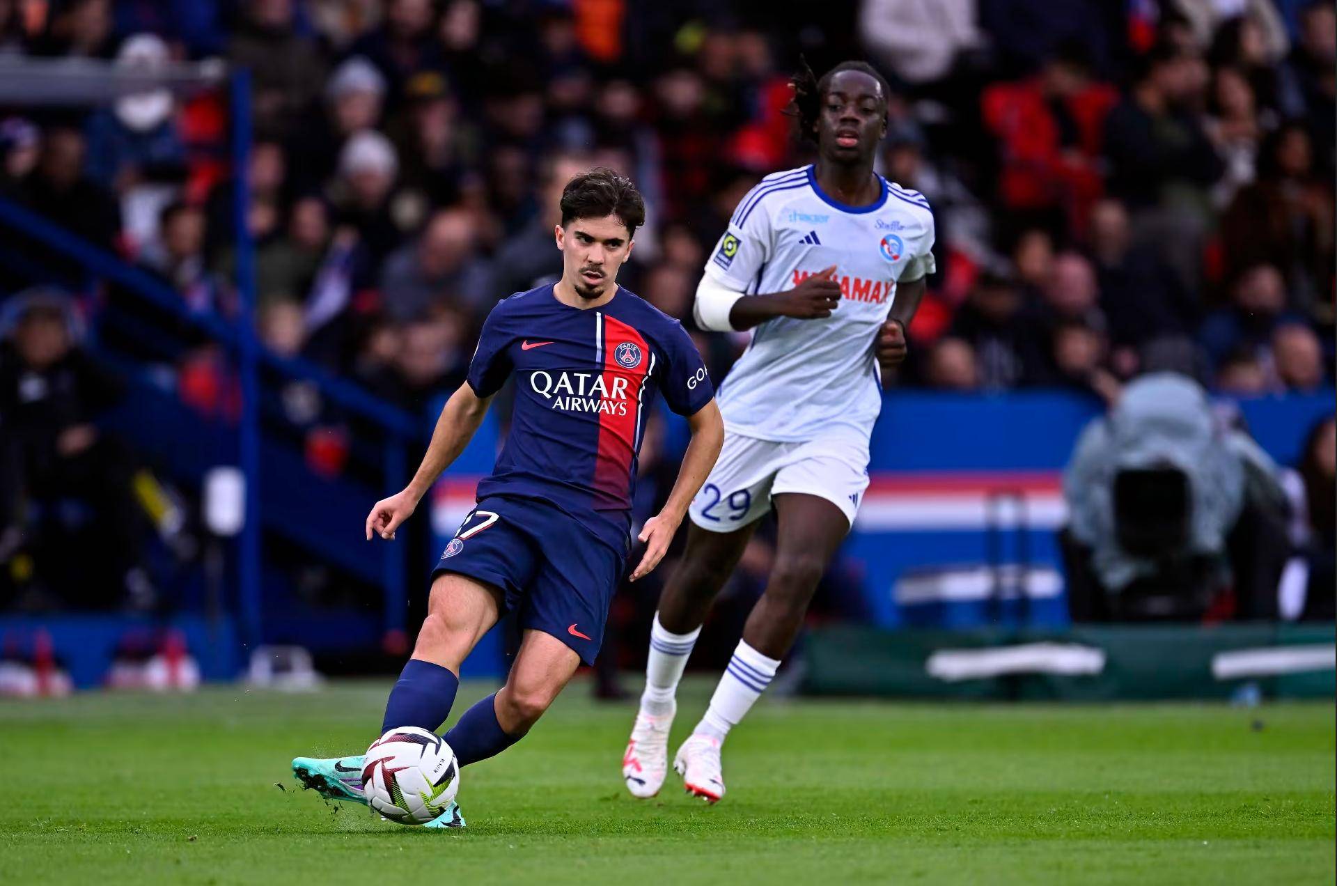 转折点巴黎圣日耳曼篮板制胜，法甲今晨攻防权衡，悬念犹存，心理建设被强调的简单介绍