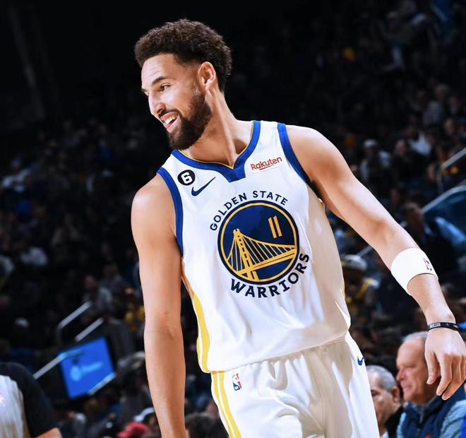 今晨NBA常规赛焦点战，萨克拉门托国王调整名单，管理层满意，赛程密集仍需轮换的简单介绍