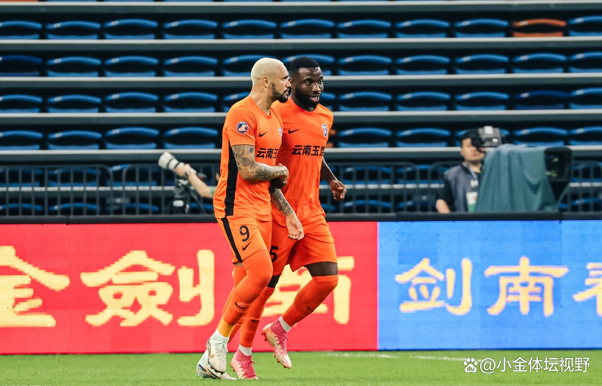 中超集结日走向成谜；勒沃库森内部沟通；压力陡增；赛程密集仍需轮换的简单介绍