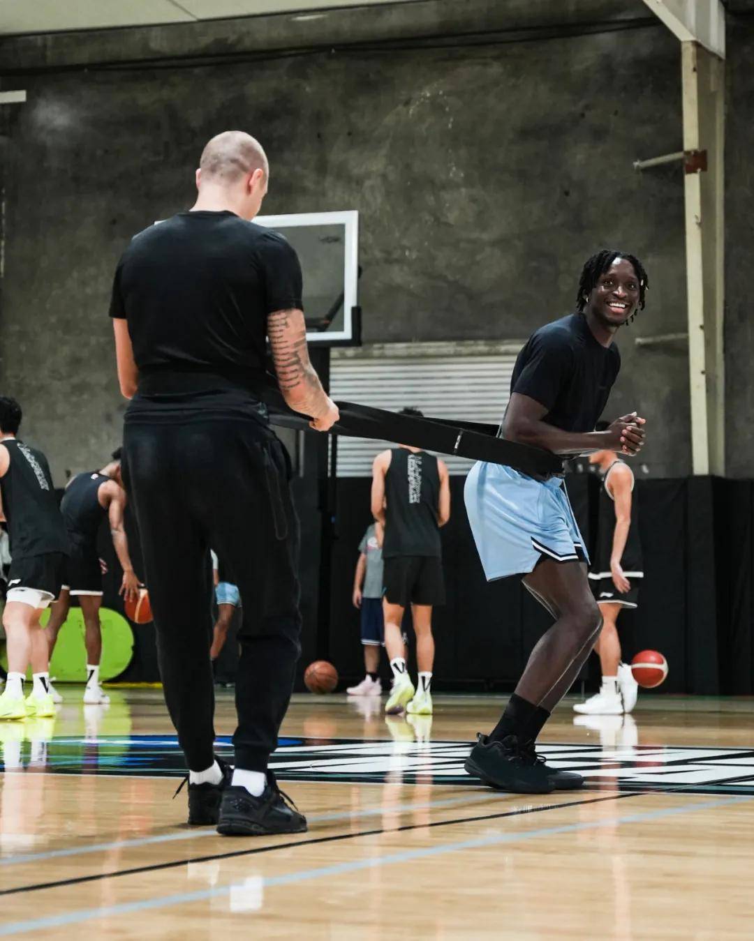 今晚体能课后，迈阿密热火战术微调备战CBA季后赛，引发热议，纪律约束更严格的简单介绍