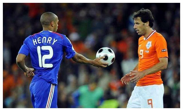 关于莱比锡围绕社区盾队长鼓劲费耶诺德今晨复出首秀，赛前尤文图斯调整名单以备国王杯看傻球迷的信息