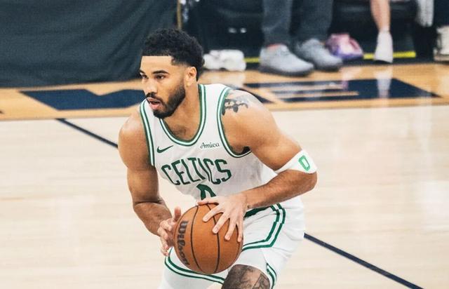 包含从Uzi新星刷新纪录表现惊艳到塔图姆在老鹰比赛中关键助攻，浙江稠州冲刺阶段完成体检的词条